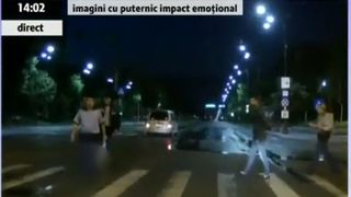 Tanar, dezbracat si batut de politisti in Bucuresti. Imagini cu un puternic impact emotional