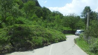 Un drum national, blocat de un deal care a luat-o la vale