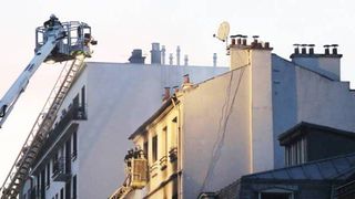 Explozie cu bomba intr-un apartament din nordul Parisului, langa stadionul Saint Denis! 5 persoane au fost ucise!