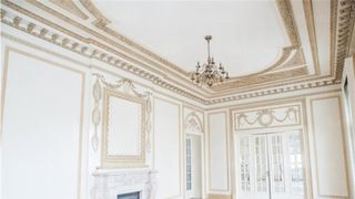 Interiorul vilei este unul somptuos