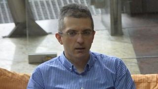 Incredibil. Patronul "Hexi Pharma", Dan Condrea, mai detinea o firma clona "Hexi Farma". A vandut dezinfectanti de 400.000 de euro, insa autoritatile nu stiau de existenta ei