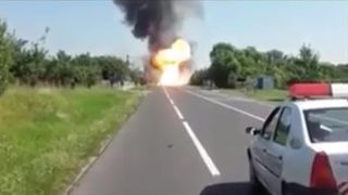 TIR incarcat cu butelii a luat foc pe DN2, la Mihailesti!