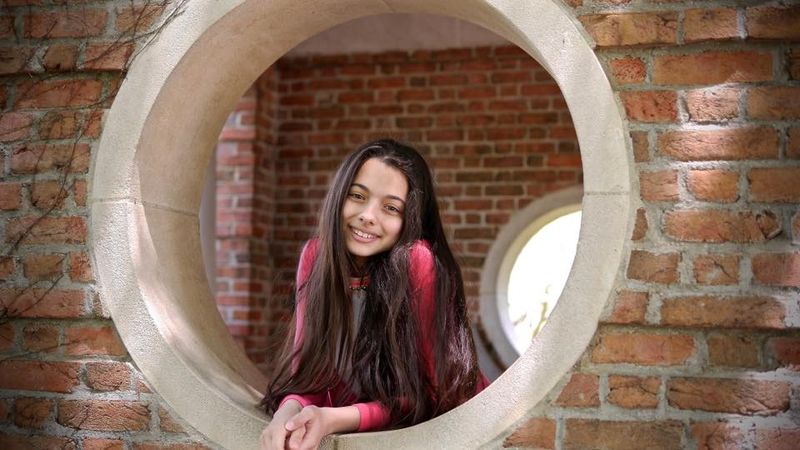 Laura Bretan a pozat in curtea din spatele casei sale din Chicago