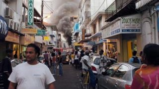 Strazile din Pointe-a-Pitre sunt scena unor conflicte violente