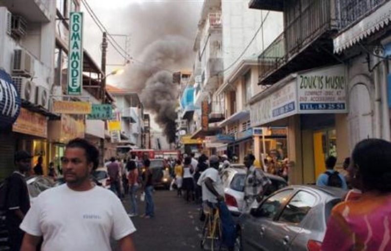 Strazile din Pointe-a-Pitre sunt scena unor conflicte violente