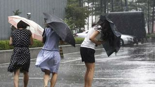 Alerta de la meteorologi. Vremea se schimba in toata tara! Revin ploile cu descarcari electrice si intensificari ale vantului