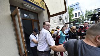 Managerii de la Spitalul "Bagdasar Arseni" si de la Institutul Oncologic "Alexandru Trestioreanu" au fost suspendati din functii