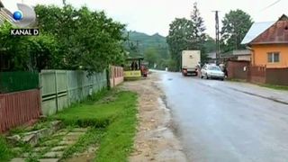 O stafie a facut celebra o comuna din Dambovita. Fantoma unei localnice bantuie cotloanele intunecate ale caselor de mai bine de zece ani. Urmariti un reportaj "Asta-i Romania!"