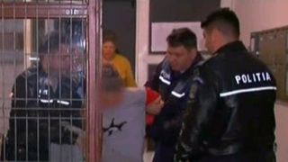 Sunt aratati cu degetul cand ar trebui priviti ca niste eroi. Munca oamenilor din echipele de interventie e covarsitoare si extrem de periculoasa. Acesta e doar un exemplu