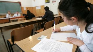 Incepe Bacalaureatul! Peste 130.000 de tineri sunt de azi in focul examenelor! Calendarul complet al probelor