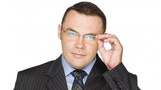 Ploaia de duminica seara, l-a blocat pe Moise Guran intr-un pasaj inundat! Descult, prezentatorul Tv a incercat sa rezolve problema