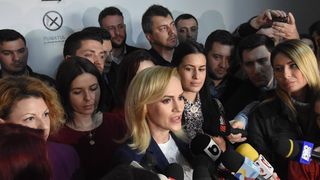 Primarul Gabriela Vranceanu Firea in actiune: "M-am informat cu privire la actiunile intreprinse de Apa Nova pentru restabilirea circulatiei pe strazile Bucurestiului in zonele afectate de inundatii!"