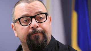 Piedone a ajuns de nerecunoscut! Dupa 23 de ani in care a avut barba, fostul primar s-a barbierit si s-a afisat cu noul look!