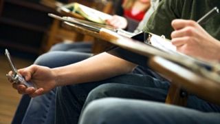 Un elev din Hunedoara a castigat procesele cu Inspectoratul Scolar si Colegiul unde invata dupa ce a fost exclus de la BAC