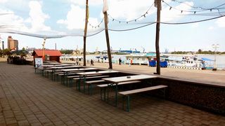 Restaurantului i-a fost adaugata si o terasa