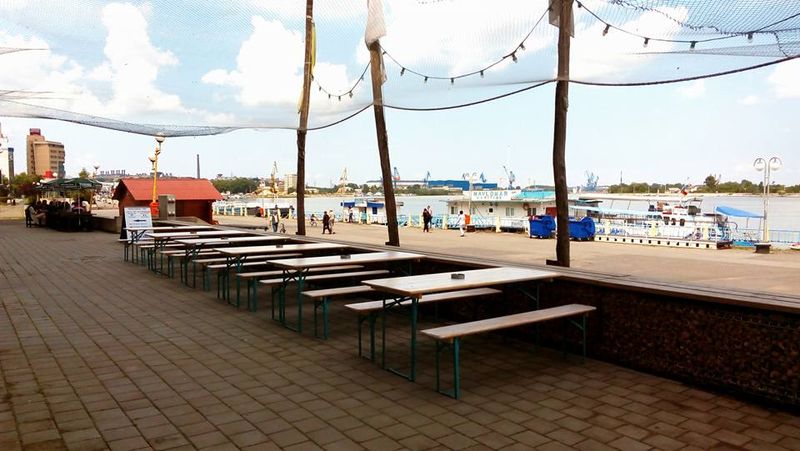 Restaurantului i-a fost adaugata si o terasa