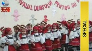 Ţara Oaşului are cu ce se m&acirc;ndri! Desi sunt de o schioapa, danseaza ca niste profesionisti. Ei sunt cei mai dragalasi dansatori