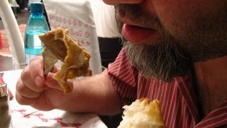 Nici o surpriza! Cele mai comandate doua produse in restaurantele din Romania sunt ceafa de porc si cartofii prajiti!