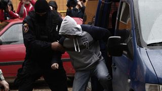 15 persoane din Craiova, audiate la DIICOT! Sunt acuzate de racolare de minore si vanzare de droguri!