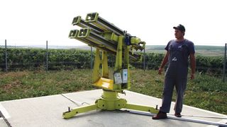 Greseala ce putea fi fatala! O bucata dintr-o racheta antigrindina a lovit casa unui localnic din judetul Iasi!