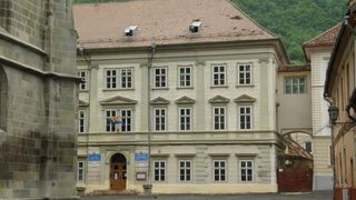 Scandal la o scoala din Brasov! Parintii acuza o profesoara ca ii jigneste pe copii. Elevii au ramas corijenti