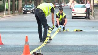 O tanara din Suceava este cercetata dupa ce a lovit un batran de 65 de ani. L-a dus la spital, insa a declarat ca l-a gasit cazut in drum, nu ca ea a fost cea care l-a lovit