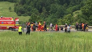 Patronul care detine autocarul rasturnat la Brasov nu stie cati pasageri erau in autovehicul: "Numarul de locuri sunt cat sunt pe scaun. Totul e in regula cu actele, totul, totul"