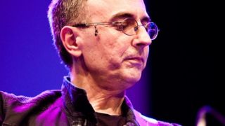 Solistul trupei Taxi, Dan Teodorescu, isi roaga prietenii de pe Facebook sa ii salveze mama: „Va implor sa o ajutati!“