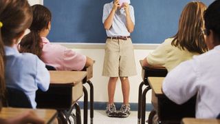 S-au dus vremurile cand elevii erau mustrati in fata clasei. Ce sanctiuni risca scolarii care incalca prevederile noului Statul al elevului