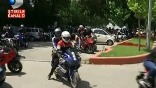 S-a dat startul sezonului pe doua roti. Sute de pasionati de motociclete si-au expus cele mai noi achizitii si si-au turat motoarele de mii de euro