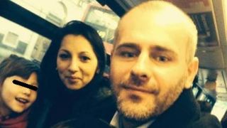 Autoritatile britanice decid azi daca doi copii romani vor fi adoptati de un cuplu de homosexuali! Parintii micutilor sunt disperati