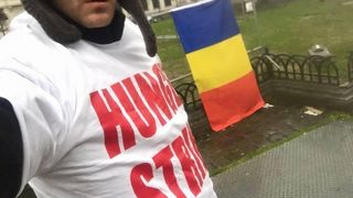 Flroin Barbu a facut greva in fata Parlamentului European