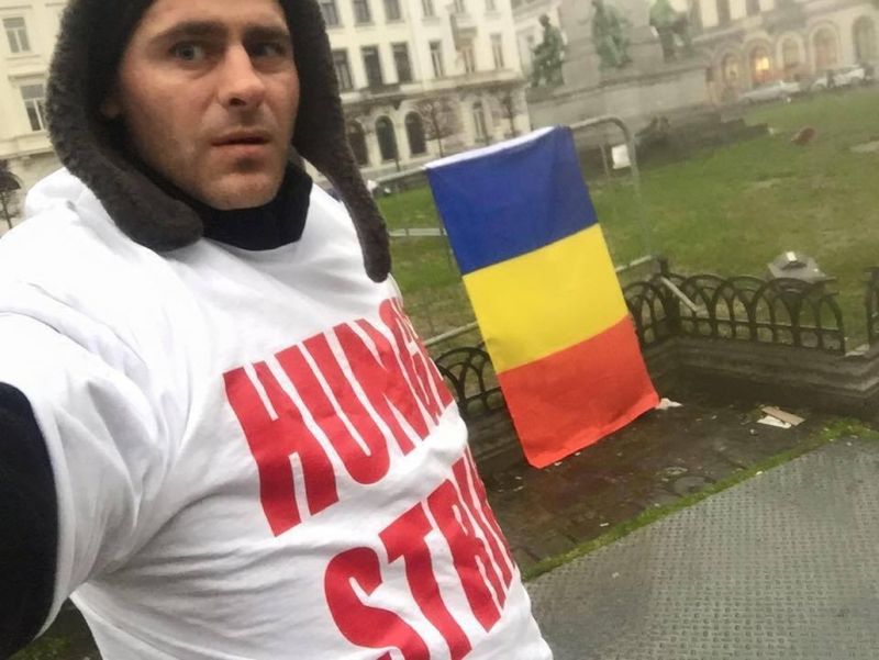 Flroin Barbu a facut greva in fata Parlamentului European