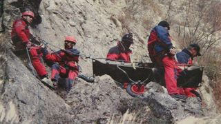 Incident socant in Muntii Fagaras! Un ofiter de la Baza Aeriana 71 de la Campia Turzii a murit dupa ce a cazut intr-o prapastie. Barbatul incerca sa isi faca o fotografie