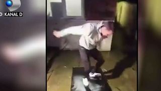 Meciul cu Albania a scos fanii nationalei din sarite. Un tanar si-a aruncat televizorul pe geam de suparare! Nu au lipisit nici amenintarile la adresa lui Iordanescu Imagini incredibile