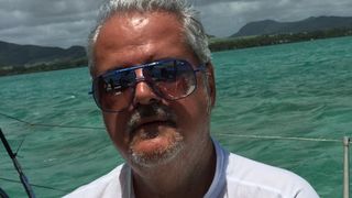 Adrian Nastase implineste azi 66 de ani. "Privesc scena politica, emisiunile de la televizor, cu un dram de frustrare". Ce mesaj a transmis de ziua lui fostul premier