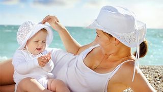 Ai copil mic? Ar trebui sa iei aminte la aceste sfaturi. Cum sa iti protejezi bebelusul de canicula