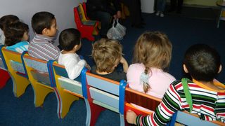 Perchezitii la un centru de plasament din Bucuresti. 21 de persoane, urmarite penal pentru rele tratamente aplicate minorilor