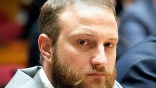 Andrei Tinu, prins la mijloc intre mama si sotia sa