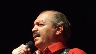 Victor Socaciu e consul general dar nu se poate opri din cantat! Artistul a facut 15.000 de lei din concerte, anul trecut