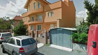 Vila spectaculoasa are doua etaje si mansarda