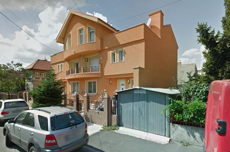 Vila spectaculoasa are doua etaje si mansarda