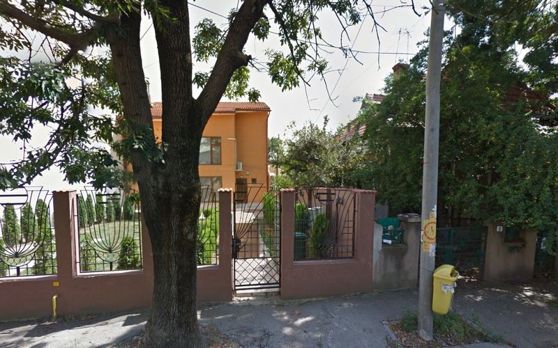 Imobilul are iesire la doua strazi