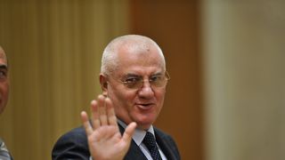 Dumitru Dragomir este obisnuit cu puscaria! Fostul presedinte al LPF a fost inchis de comunisti pentru ca practica jocuri de noroc!