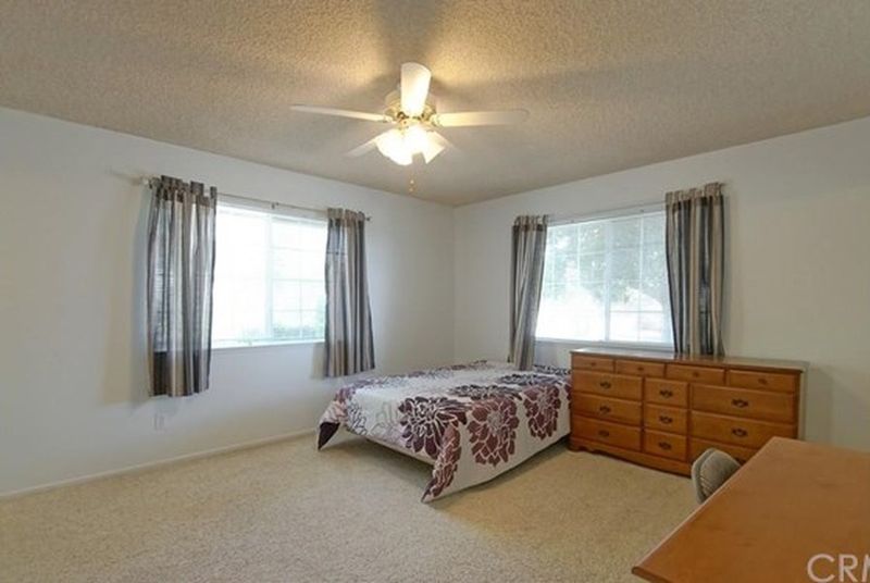 Casa are numai putin de patru dormitoare