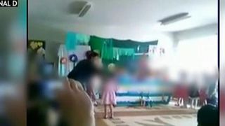 Serbare de sfarsit de an, la un pas sa se transforme intr-o tragedie! Tavanul clasei s-a prabusit in timp ce un copil recita poezii