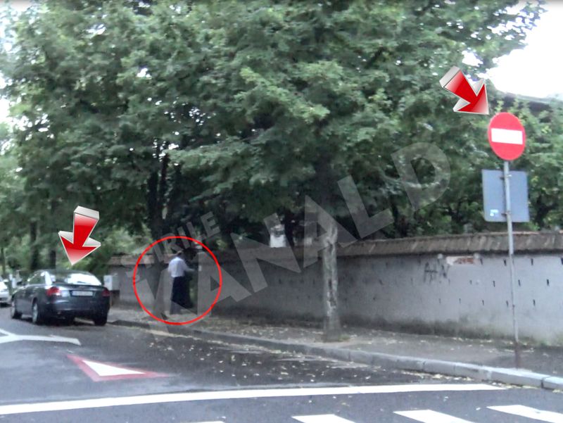 Geoana si-a oprit masina la cativa pasi de semnul care indica faptul ca aprcarea este interzisa