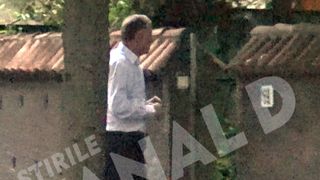 Politicianul a asteptat ca soacra sa deschida poarta