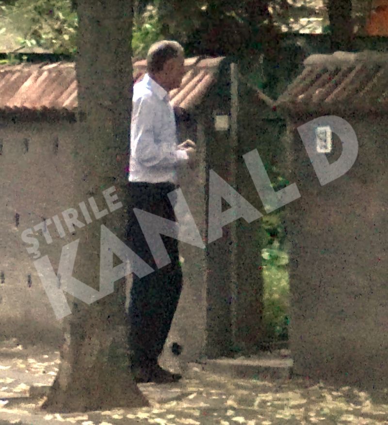 Politicianul a asteptat ca soacra sa deschida poarta