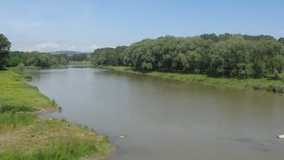 Tineri căutaţi de pompieri după ce au intrat &icirc;n r&acirc;ul Suceava şi nu au mai ieşit